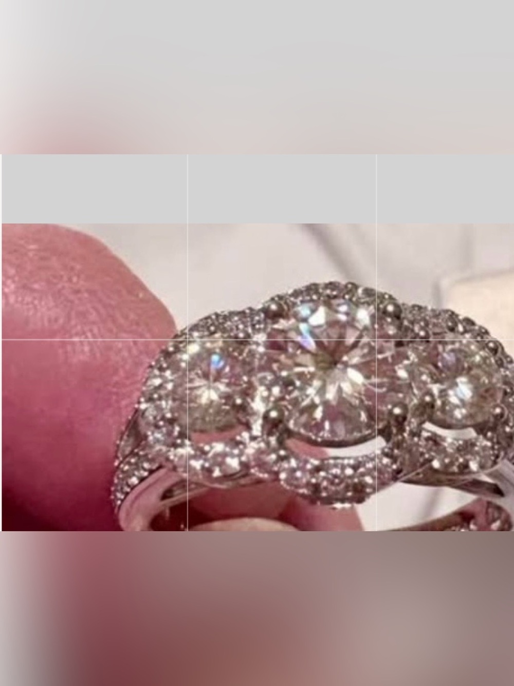 925 2.2 Carats Moissanite Ring Size 9 New without tags